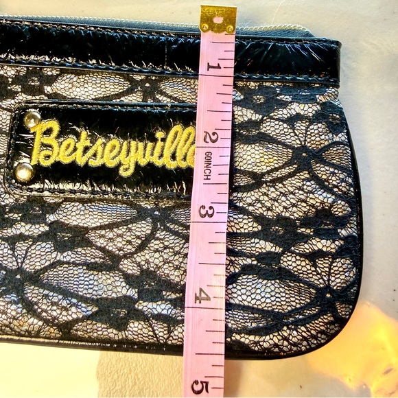 Betsey Johnson Black Gold Patent Lace with Stud Detail Zip Wristlet Betseyville - Picture 6 of 7